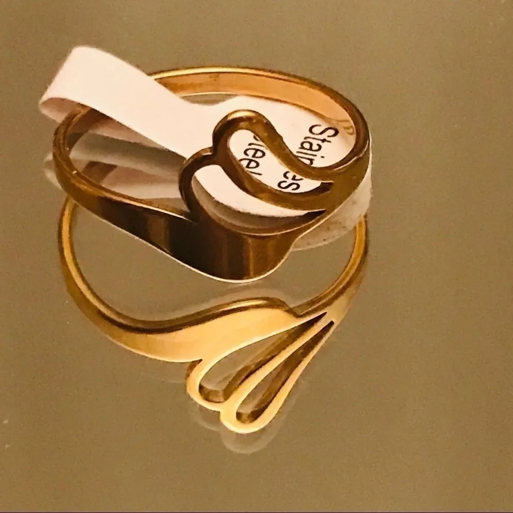 5⭐️RATED⭐️Swirls Gold Minimalist Ring